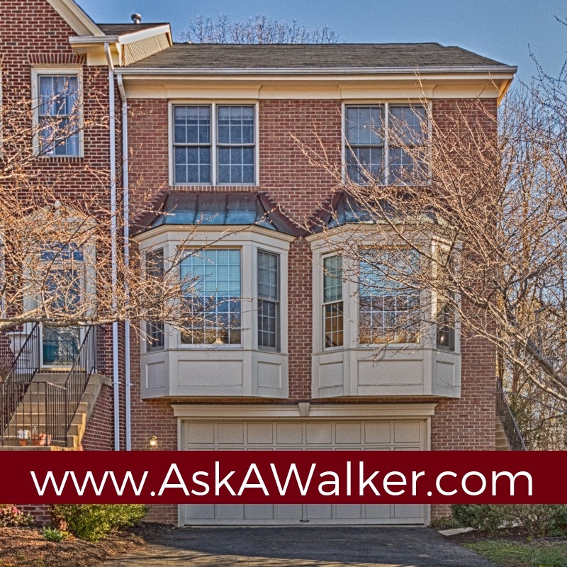 Kingstowne Townhouse Walking Distance From Commuter Bus